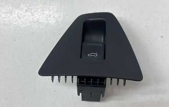 Volkswagen Jetta VII Tailgate/boot open switch button 17B867375