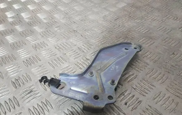 Mercedes-Benz GLA W156 Other engine bay part A2702200141