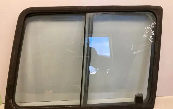 Mitsubishi Pajero Rear side window 43R00034