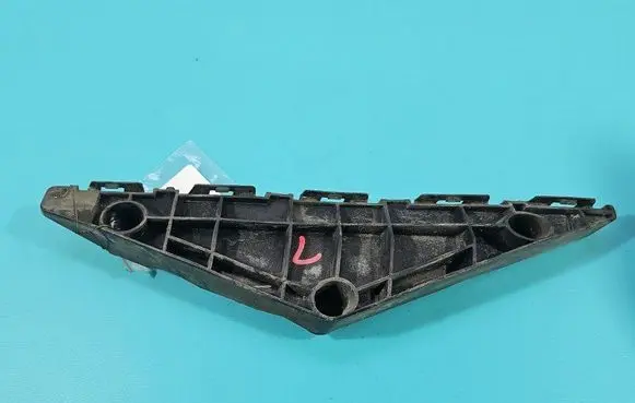 Front bumper mounting bracket