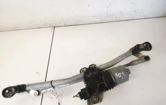 Opel Astra H Front wiper linkage and motor