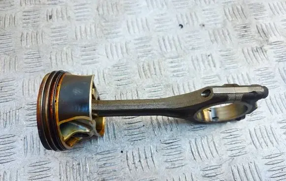 Volkswagen Atlas Piston with connecting rod 89L125 UK2
