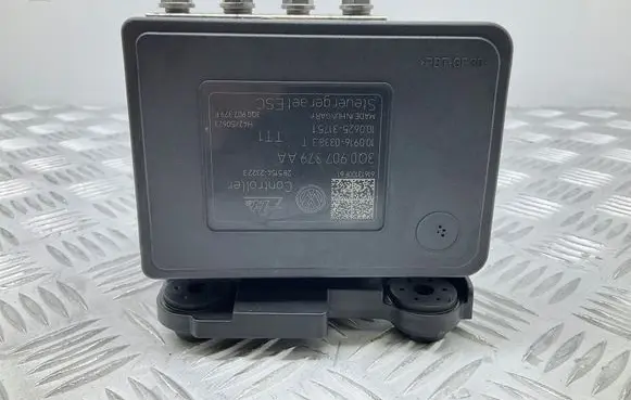 Volkswagen PASSAT B8 ABS Pump 3Q0907379AA 5Q0614235