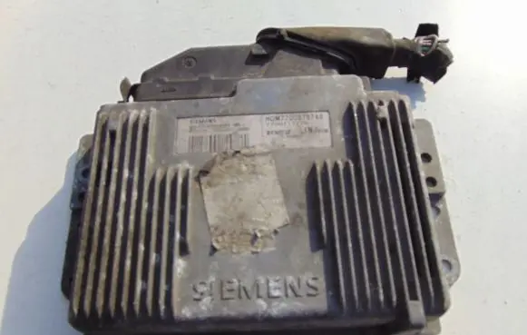 Renault Scenic III - Grand scenic III Engine control unit/module 7700875745
