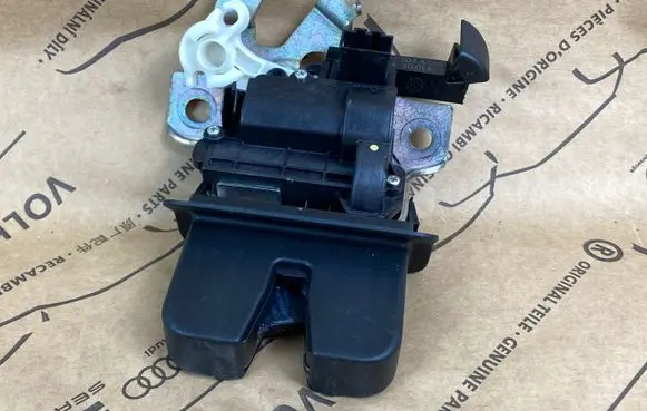 Audi A4 S4 B9 Tailgate/trunk/boot lock/catch/latch