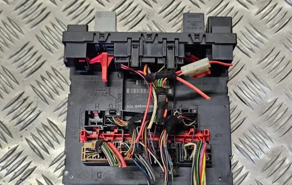 Volkswagen Touran I Comfort/convenience module 1K0937049G H27S0501 F005V00216