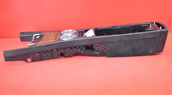 BMW 7 E38 Center console 8223326