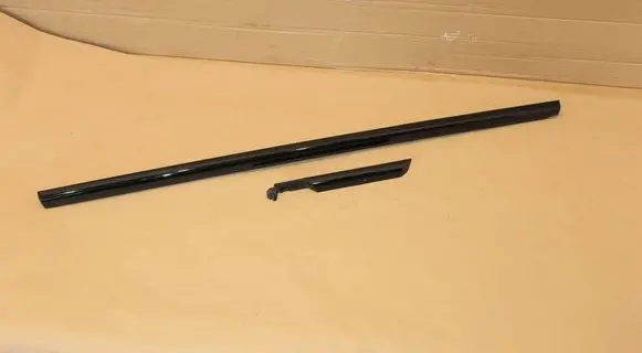 BMW 2 G42 Front door glass trim molding 7482839 7482857