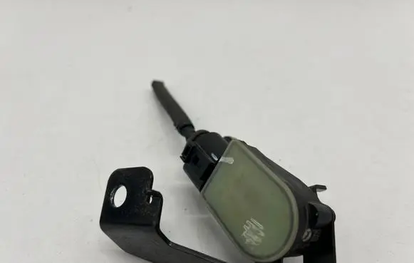 Headlight/headlamp level sensor