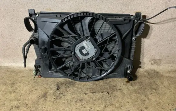 Mercedes-Benz SL R230 Coolant radiator A2305000104