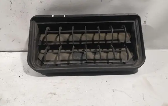 Volkswagen Jetta VI Quarter panel pressure vent 3C0819465