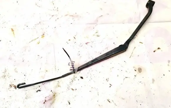 Toyota RAV 4 (XA20) Front wiper blade arm
