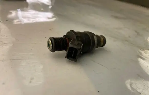 BMW 7 E38 Fuel injector 1747406 D3763FA