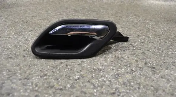 BMW 5 E39 Front door interior handle 8226049