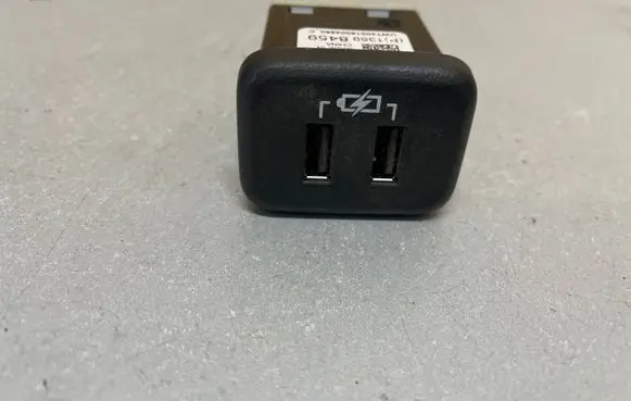 Opel Insignia B USB socket connector 13598459