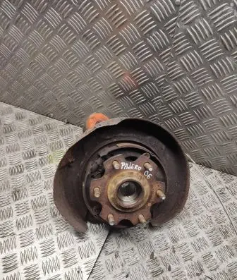Mitsubishi Pajero Rear wheel hub spindle/knuckle 