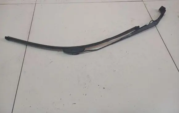 Front wiper blade arm