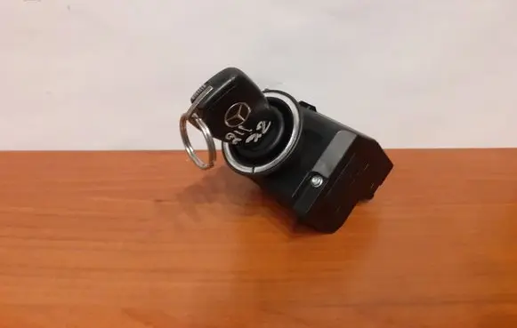 Mercedes-Benz E W211 Ignition lock 2115451408 4085