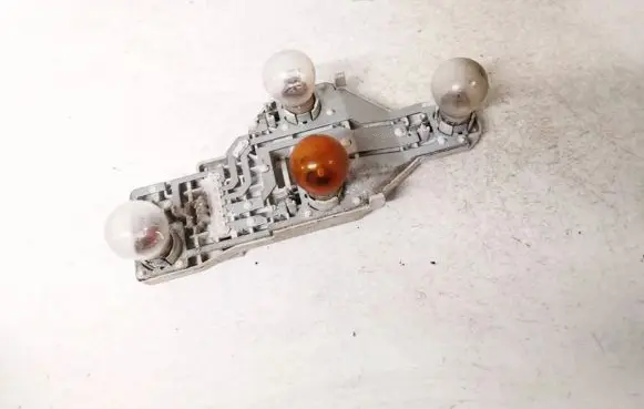 Skoda Octavia Mk2 (1Z) Tail light bulb cover holder 1z9945258