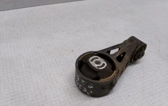 Peugeot 807 Engine mount bracket M31080