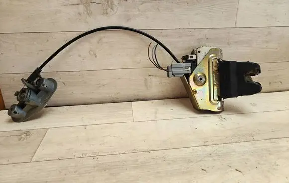 Volvo S80 Tailgate/trunk/boot lock/catch/latch 8652398