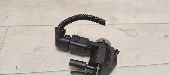 Volkswagen Touareg I Turbo solenoid valve 1J0906283C 1J0906283