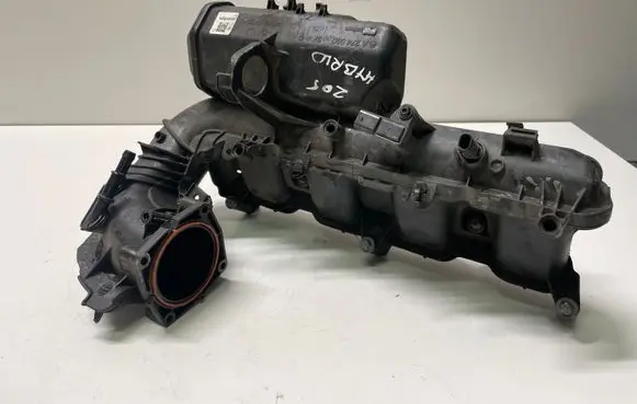 Mercedes-Benz C W205 Intake manifold 2740900037