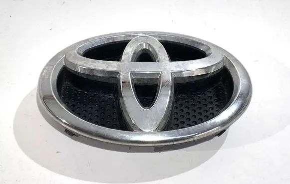 Toyota Auris 150 Manufacturer badge logo/emblem 7531112A10