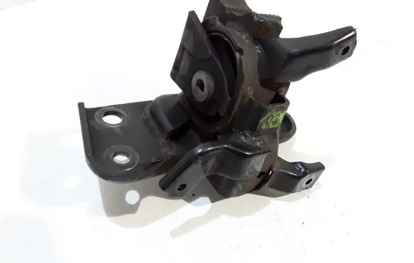 Toyota Avensis T270 Engine mount bracket
