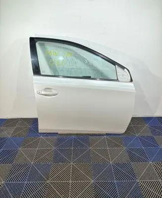 Toyota Auris E180 Front door 