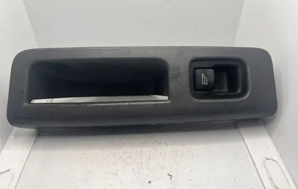 Volvo V50 Electric window control switch 8679477 3865