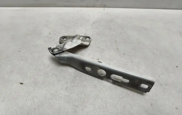 Audi Q3 8U Engine bonnet/hood hinges 8U0823301