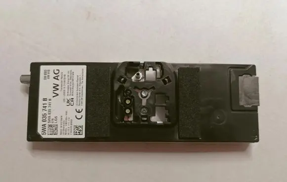 Volkswagen Golf VIII Antenna control unit 5WA035741B