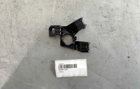 Porsche Macan (95B) Front parking sensor holder (PDC) 95b807130a