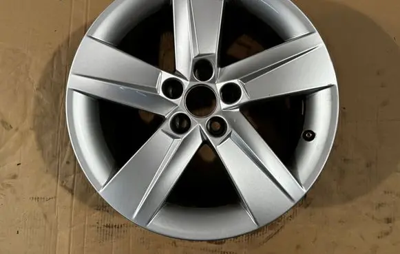 Skoda Fabia Mk3 (NJ) R16 alloy rim 