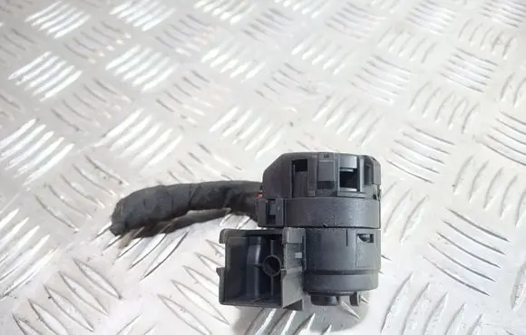Opel Omega B1 Ignition lock contact 90505912