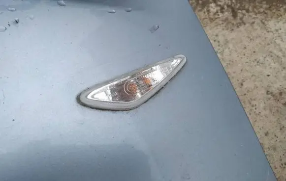 Mazda 6 Front fender indicator light