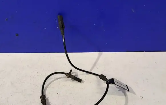 Mercedes-Benz E W211 ABS brake wheel speed sensor A2115402317