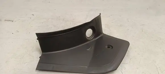 BMW 1 F40 Rear/tail light trim molding 7450666