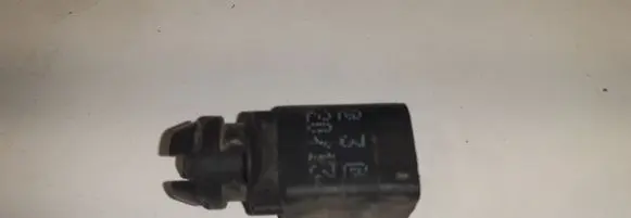 Volkswagen PASSAT B7 Outside/exterior temperature sensor 8K0973702