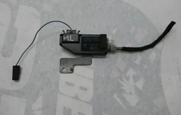 Mercedes-Benz ML W163 Aerial antenna amplifier 1638200089