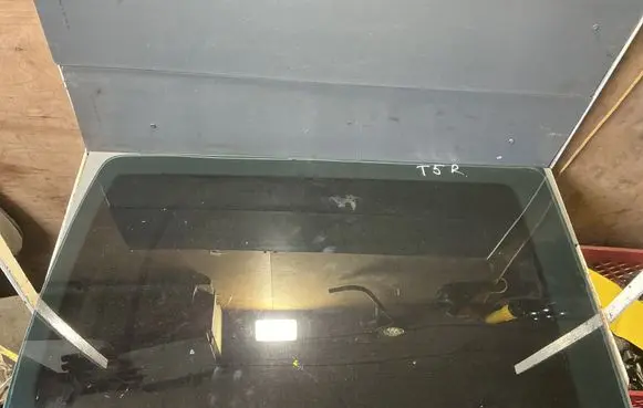 Volkswagen Transporter - Caravelle T5 Rear side window 43R000015