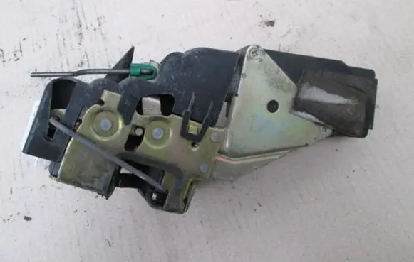 Mitsubishi Carisma Front door lock