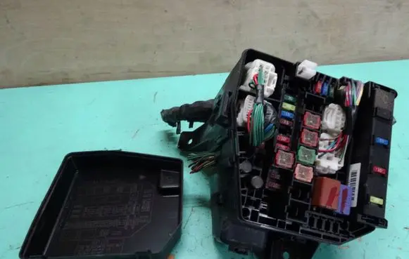 Toyota Yaris Fuse box set 7178R0A2