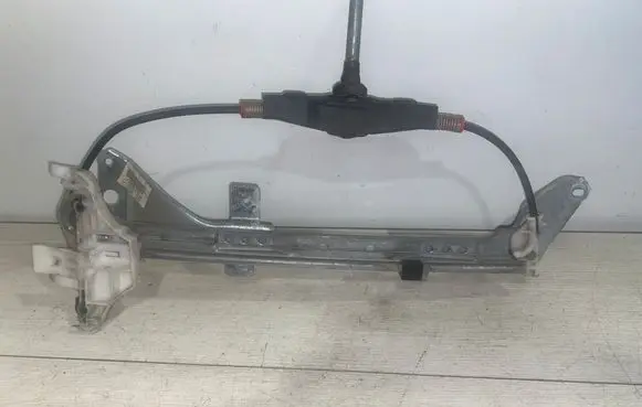 Rear door manual window regulator