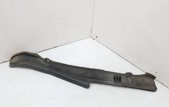 Daihatsu Sirion Fender end trim 