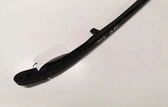 Chevrolet Captiva Rear wiper blade arm