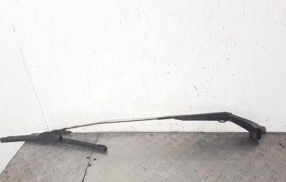 Hyundai i20 (PB PBT) Front wiper blade arm
