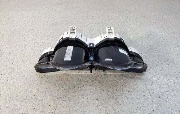 Mercedes-Benz SL R230 Speedometer (instrument cluster) A2305404311