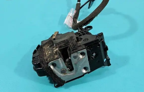 Renault Captur Rear door lock 805034742R IMPRK1480406